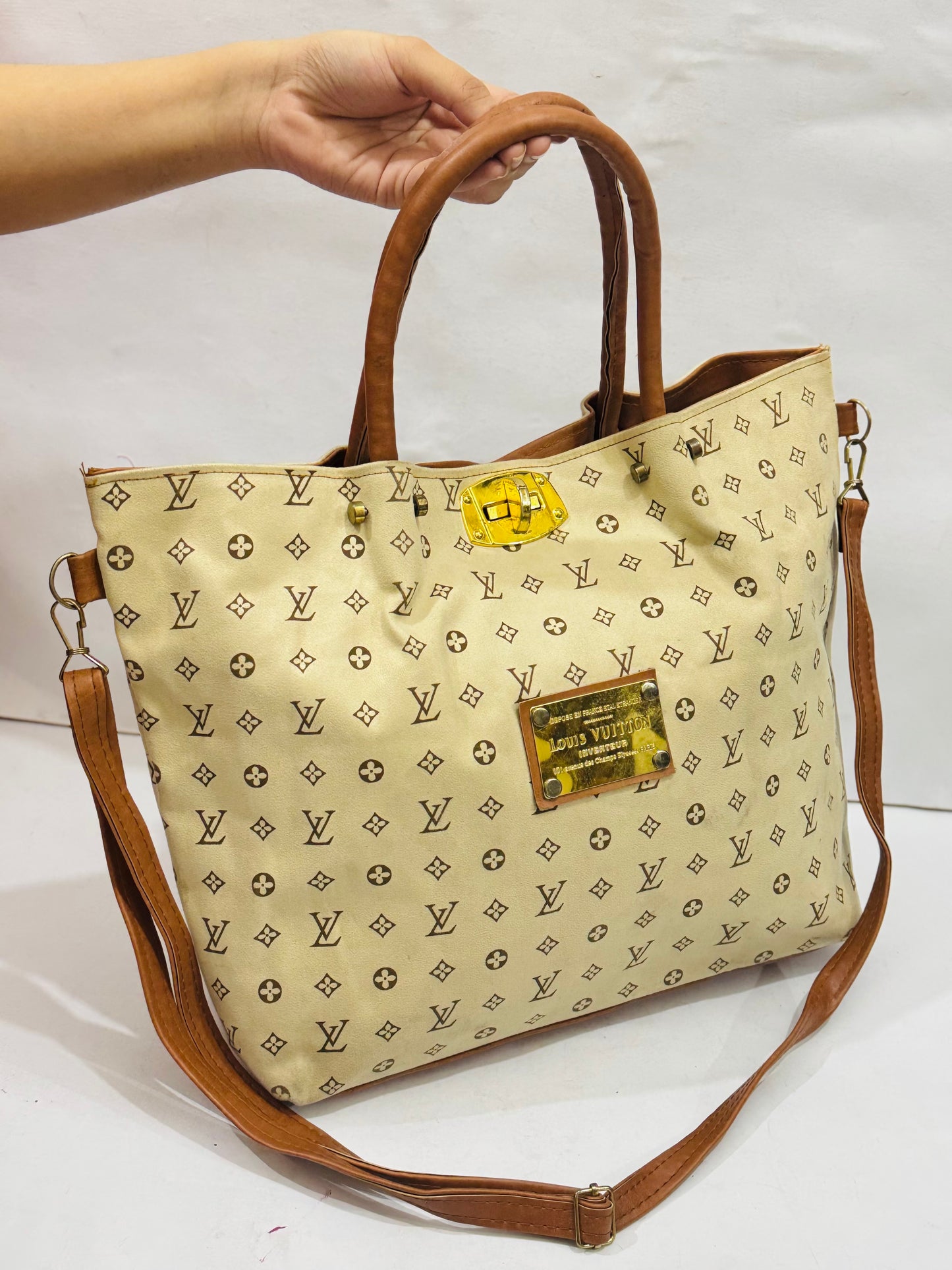 LV |Button Tote