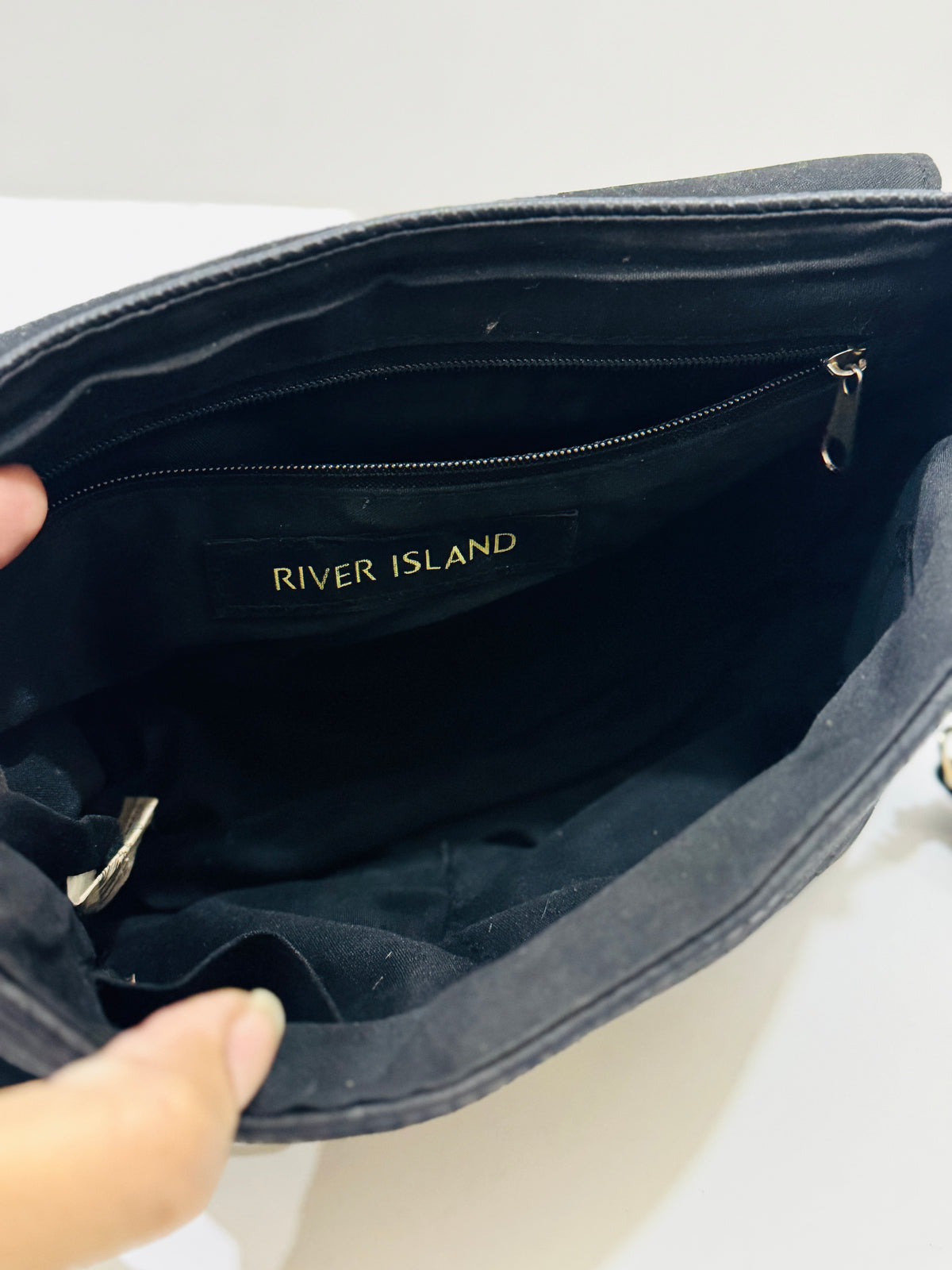 RIVER ISLAND