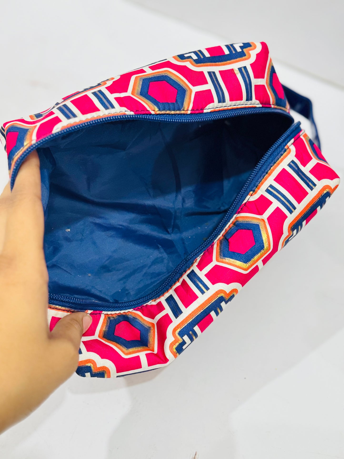 Contents |Pouch
