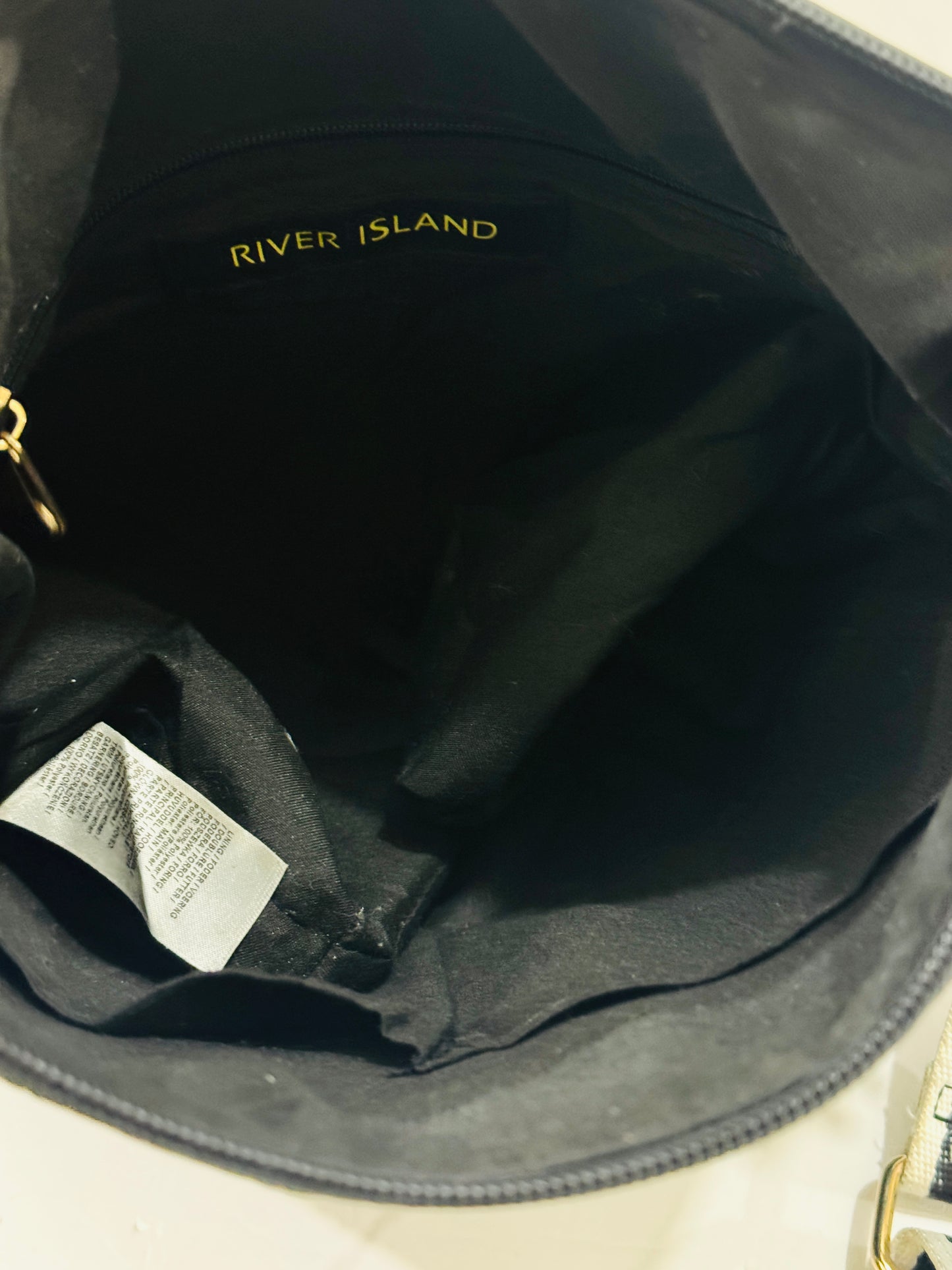 RIVER ISLAND