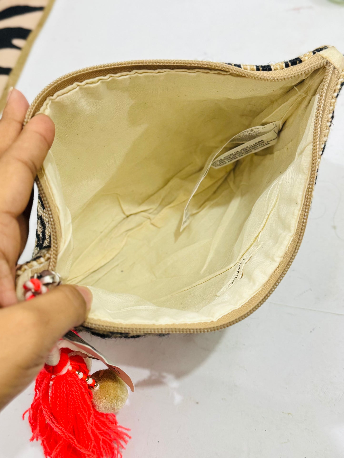 MANGO |Tag🏷️ Embroidered clutch