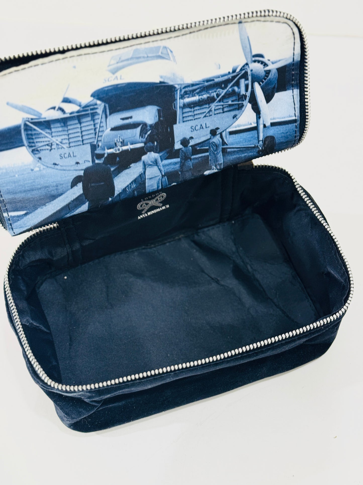 A H | Organiser