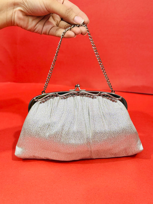 Fancy |Silver Chain Clutch