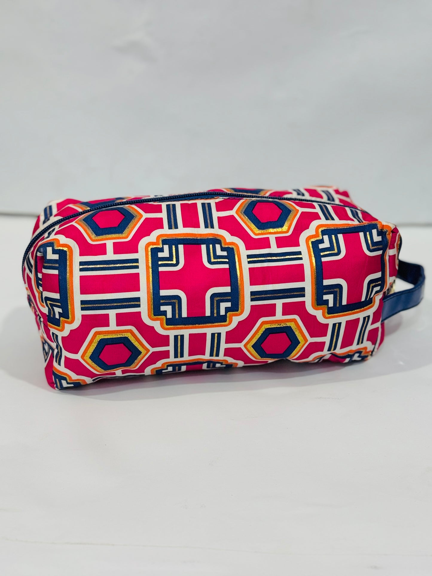 Contents |Pouch