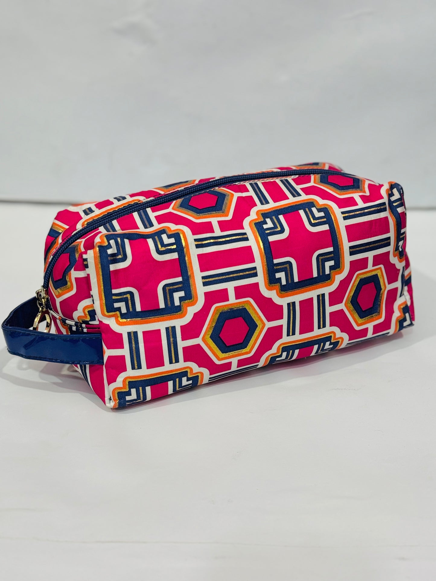 Contents |Pouch