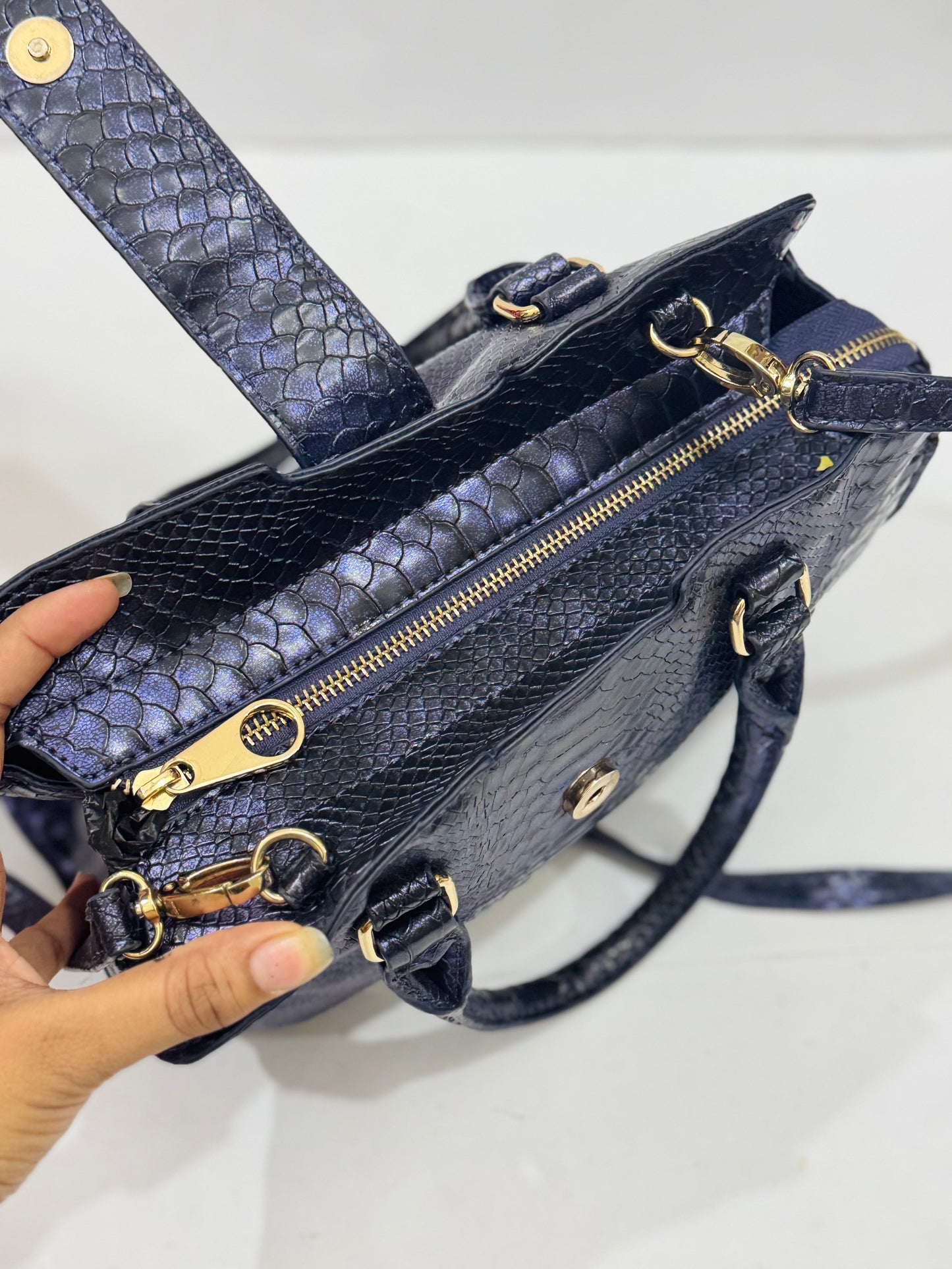 Lpb woman |leather satchel bag
