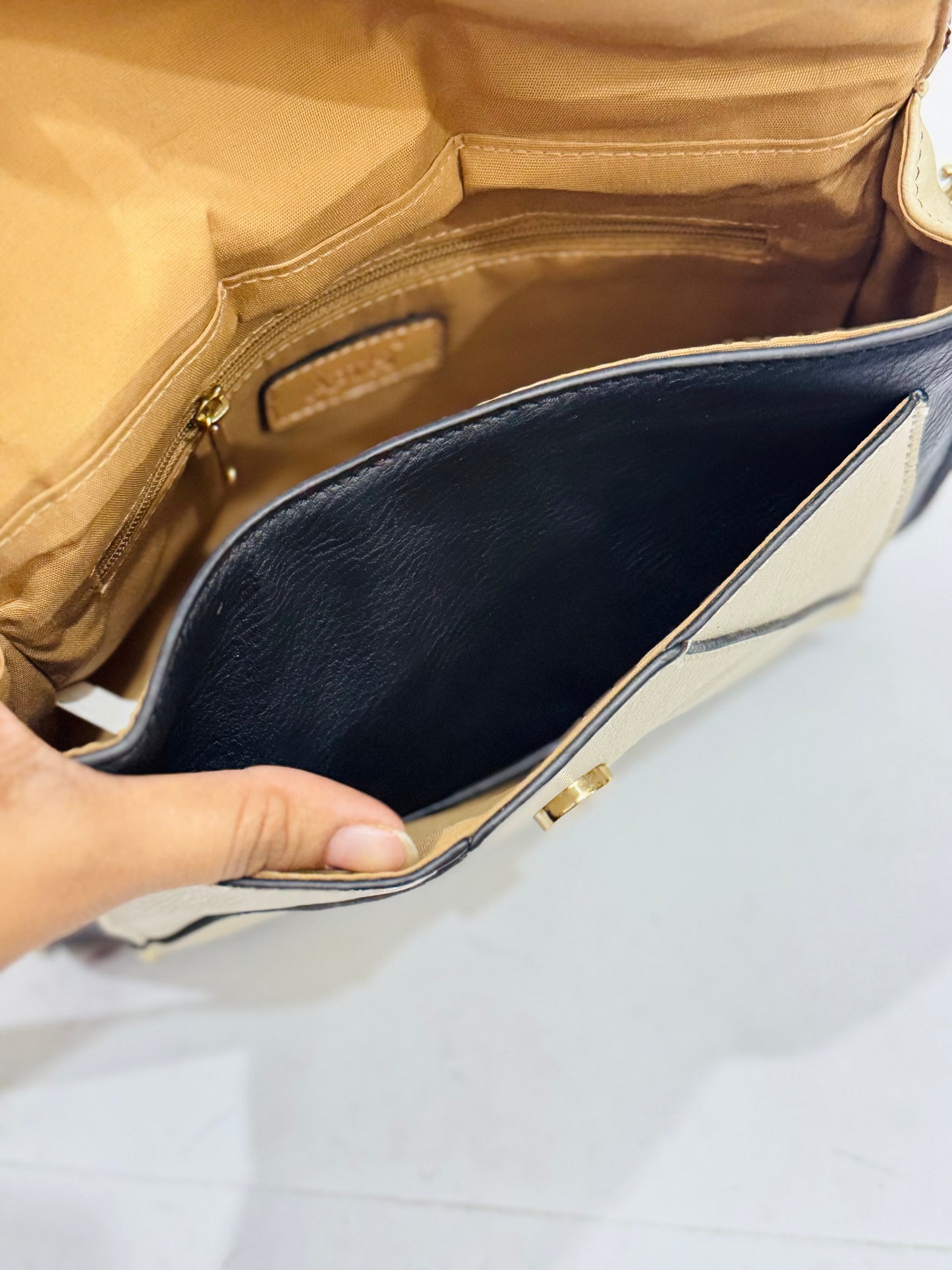 APT9 Leather |Crossbody