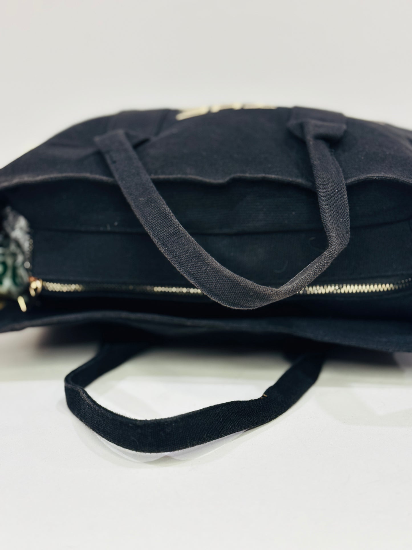 THE TOTE BAG