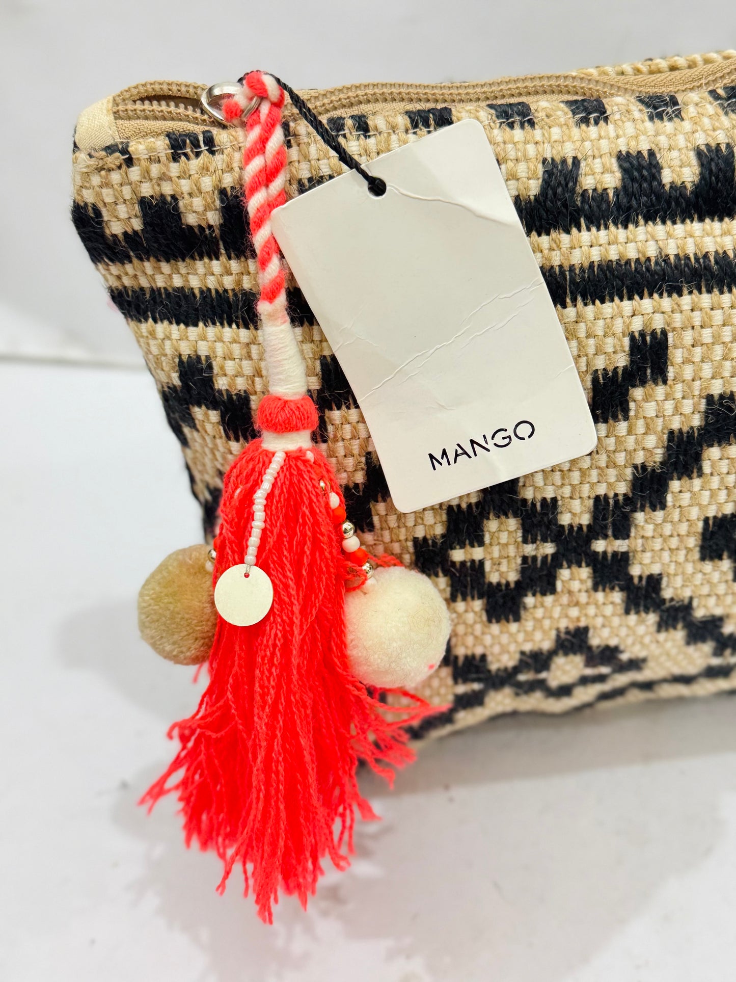 MANGO |Tag🏷️ Embroidered clutch