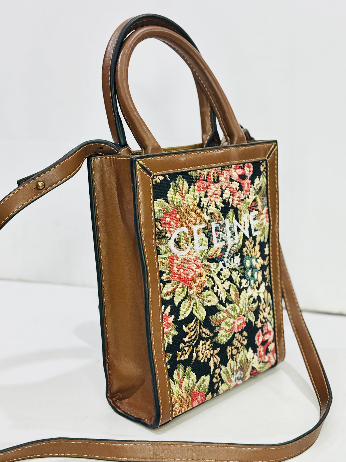 CÉLINE PARIS