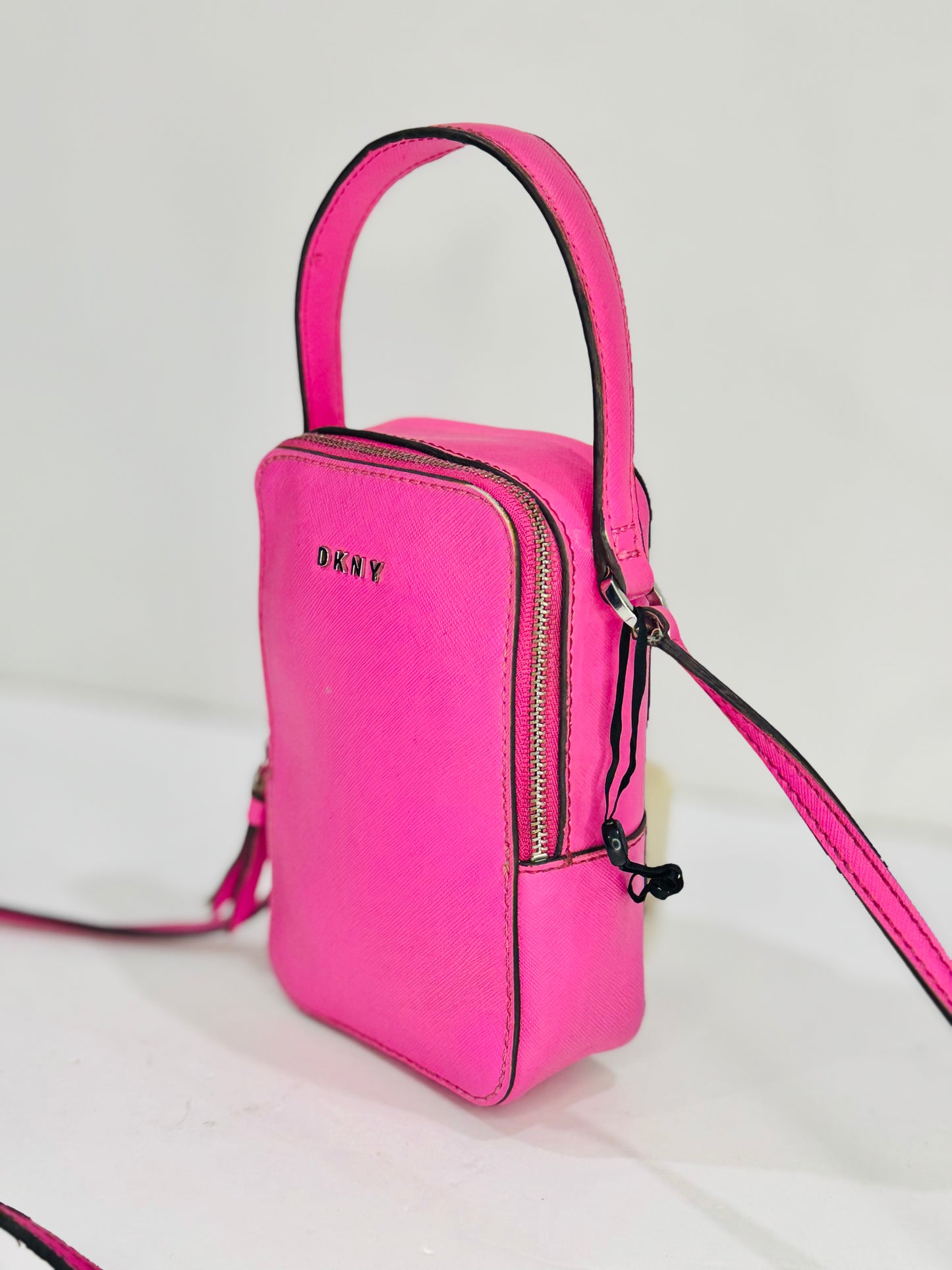 DKNY