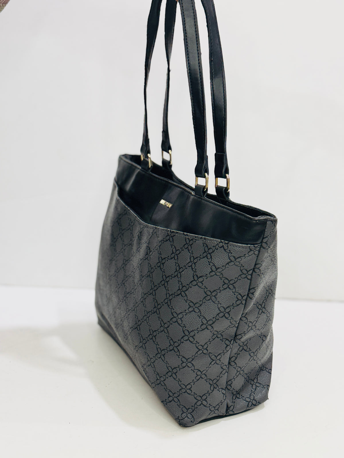 NINE WEST