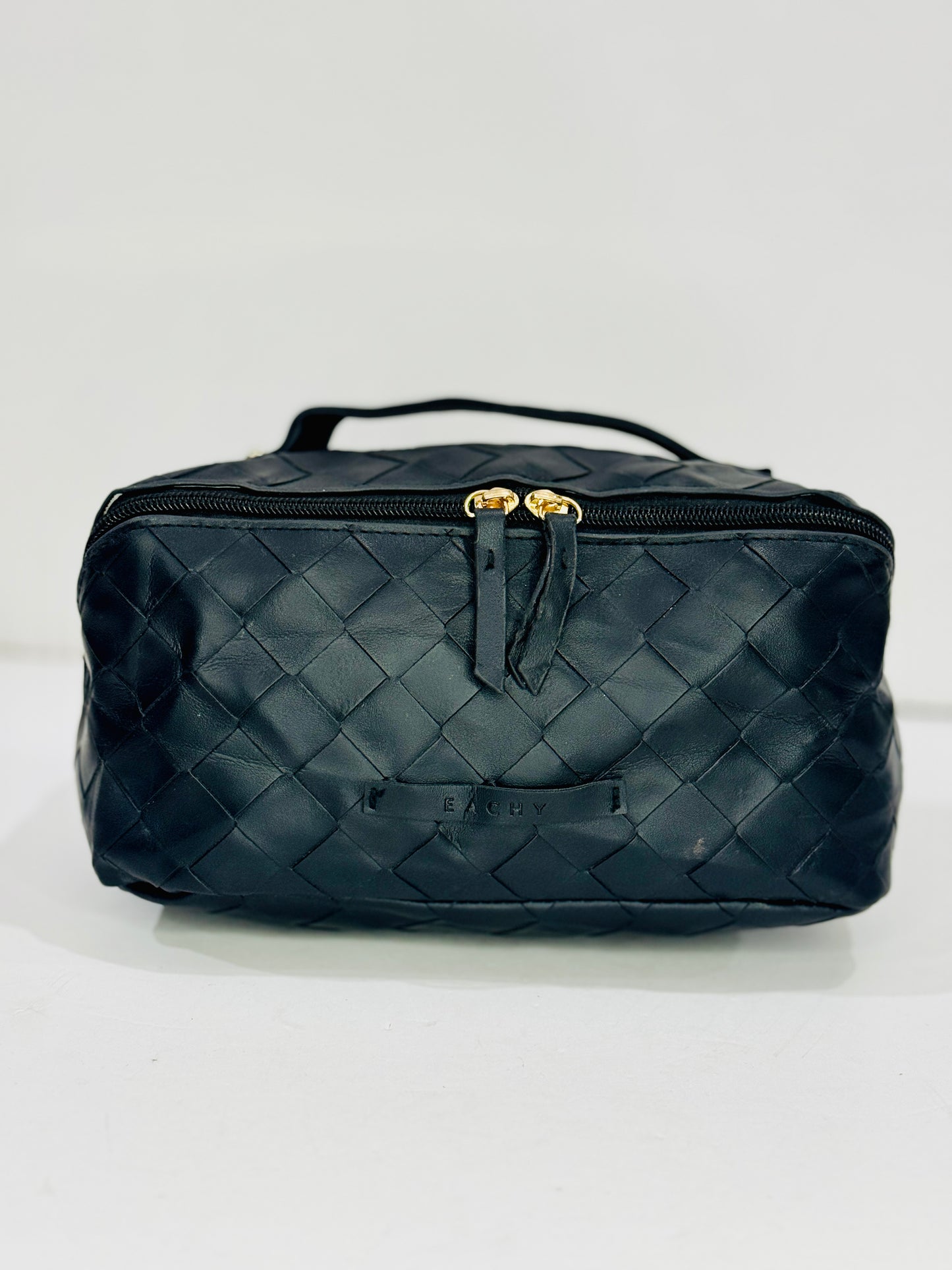 EACHY | VANITY