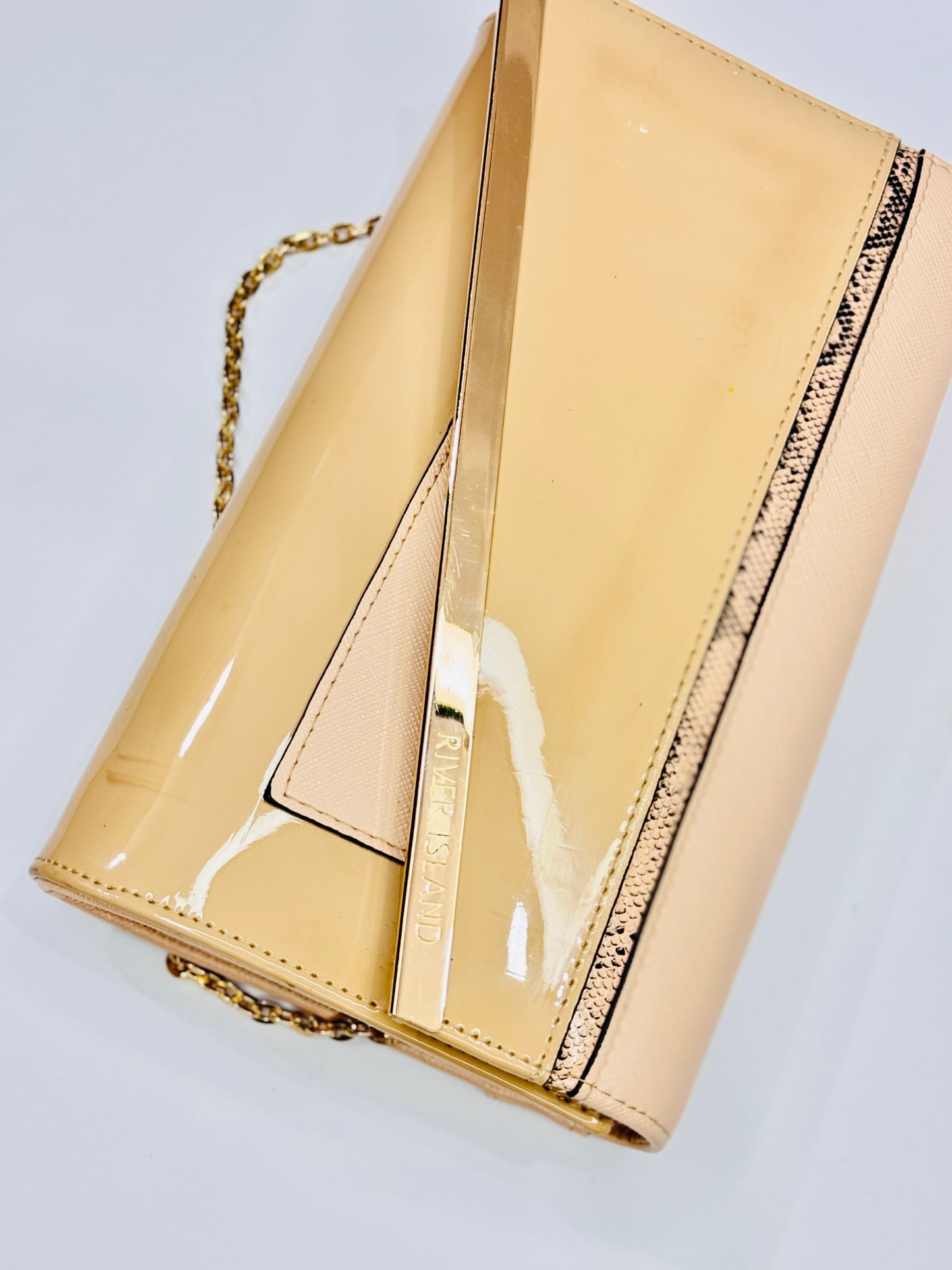 RIVER ISLAND
