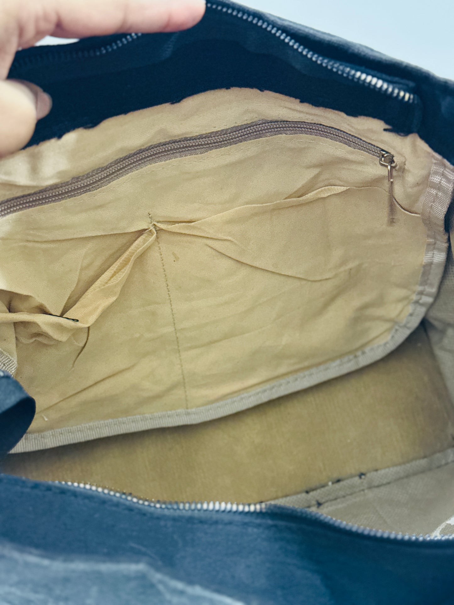 THE TOTE BAG