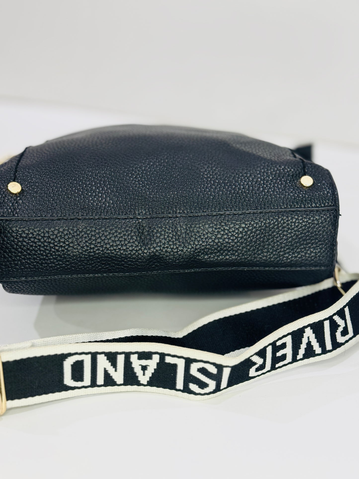 RIVER ISLAND