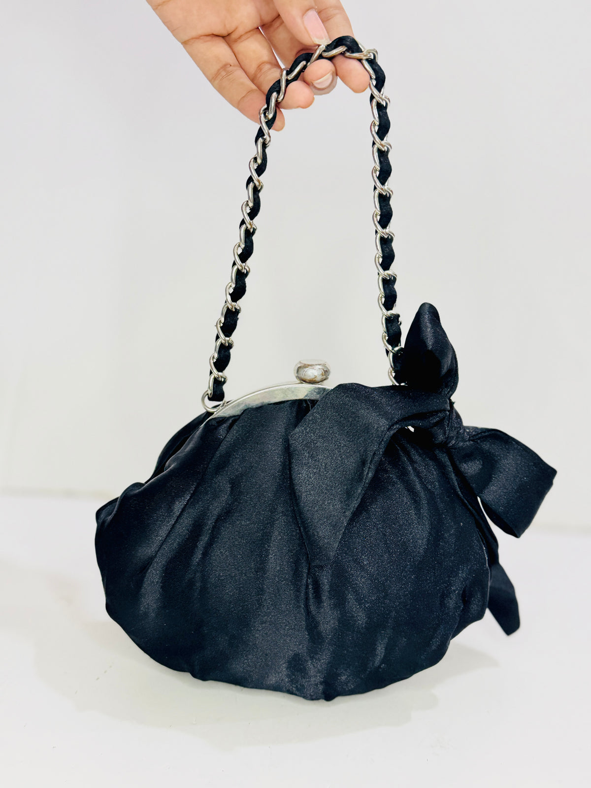 BOW SILK | CLUTCH