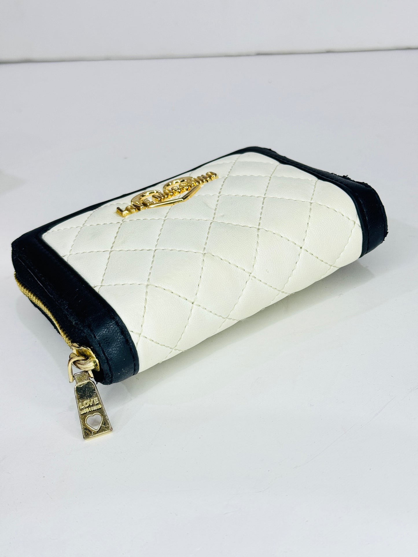MOSCHINO