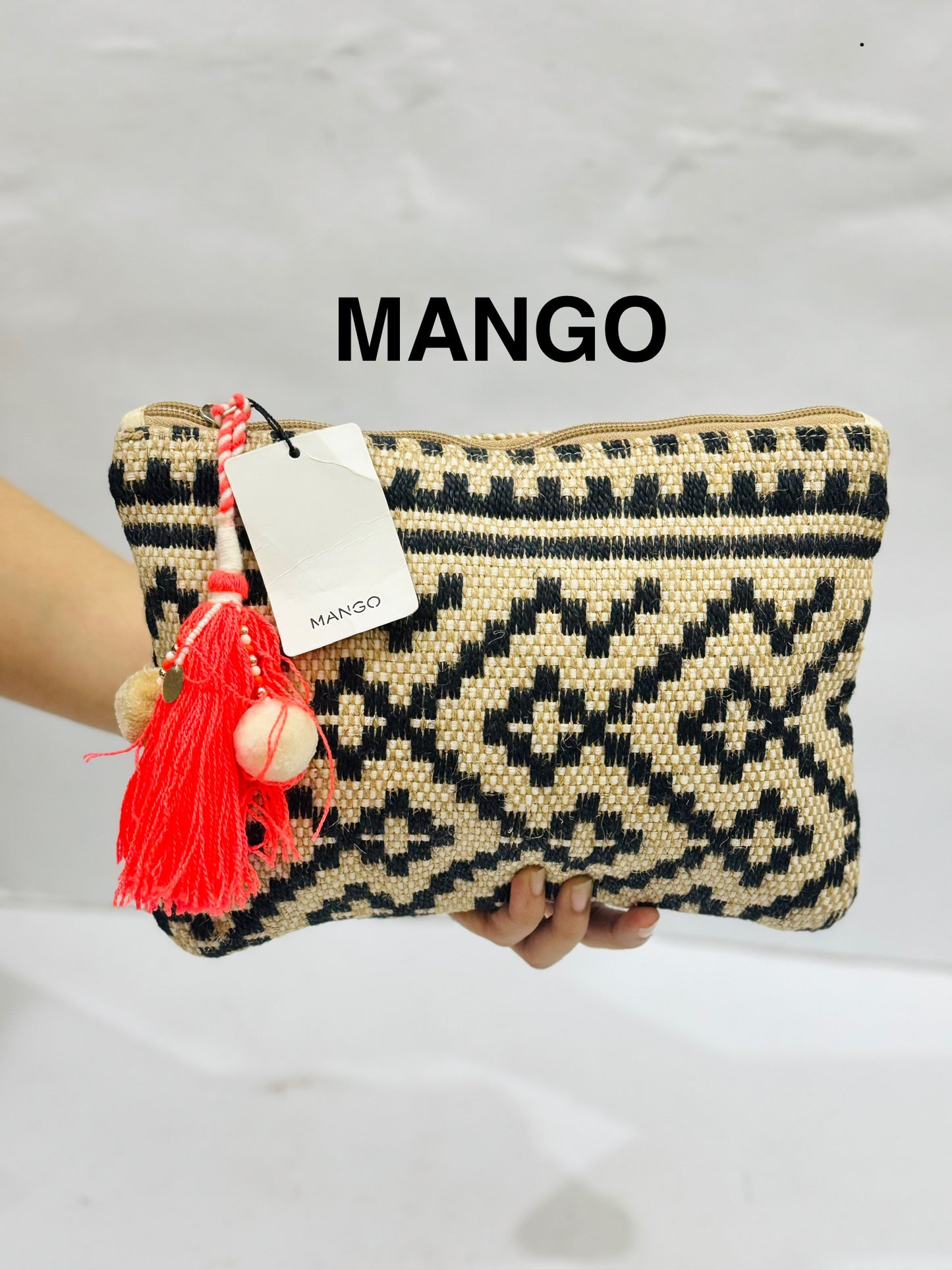MANGO |Tag🏷️ Embroidered clutch