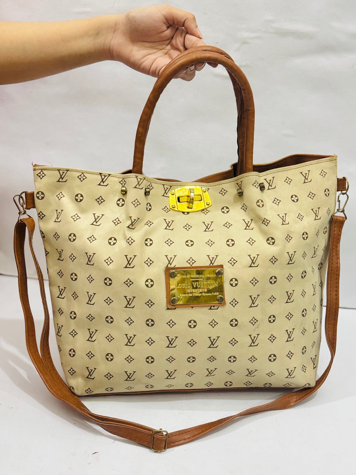 LV |Button Tote