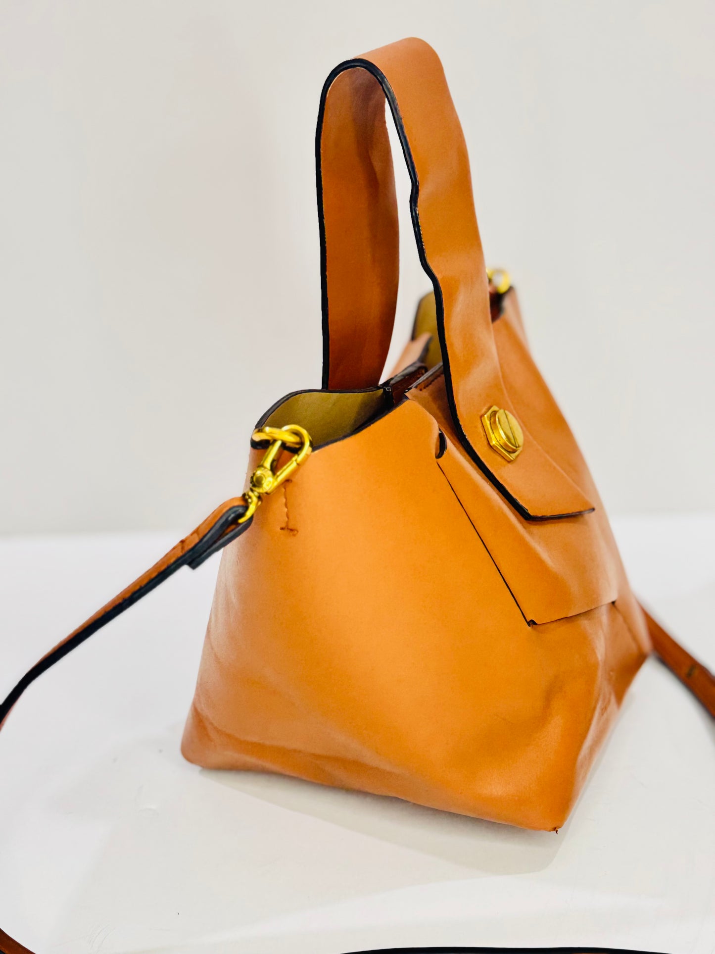 CHARLES & KEITH