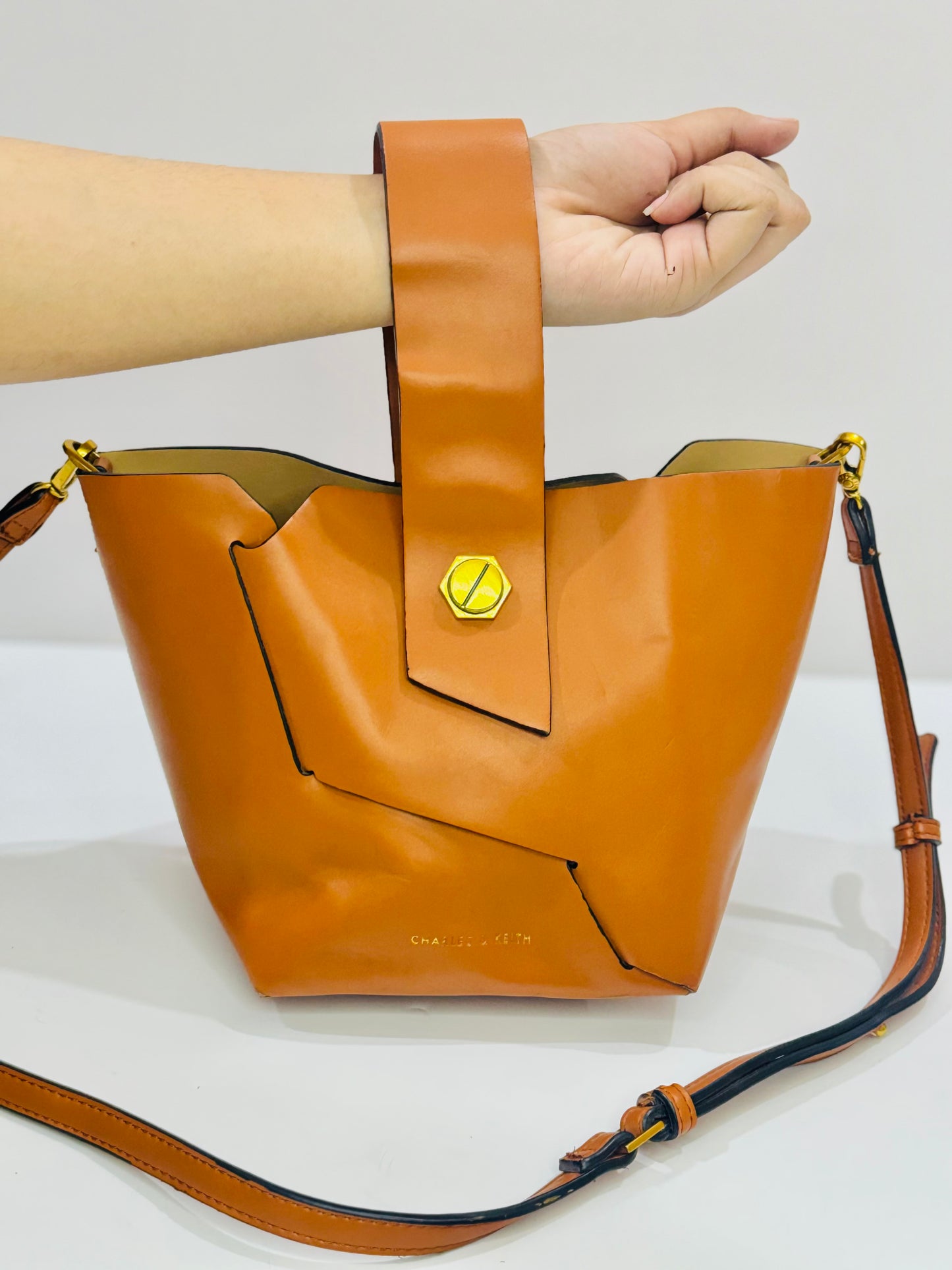CHARLES & KEITH