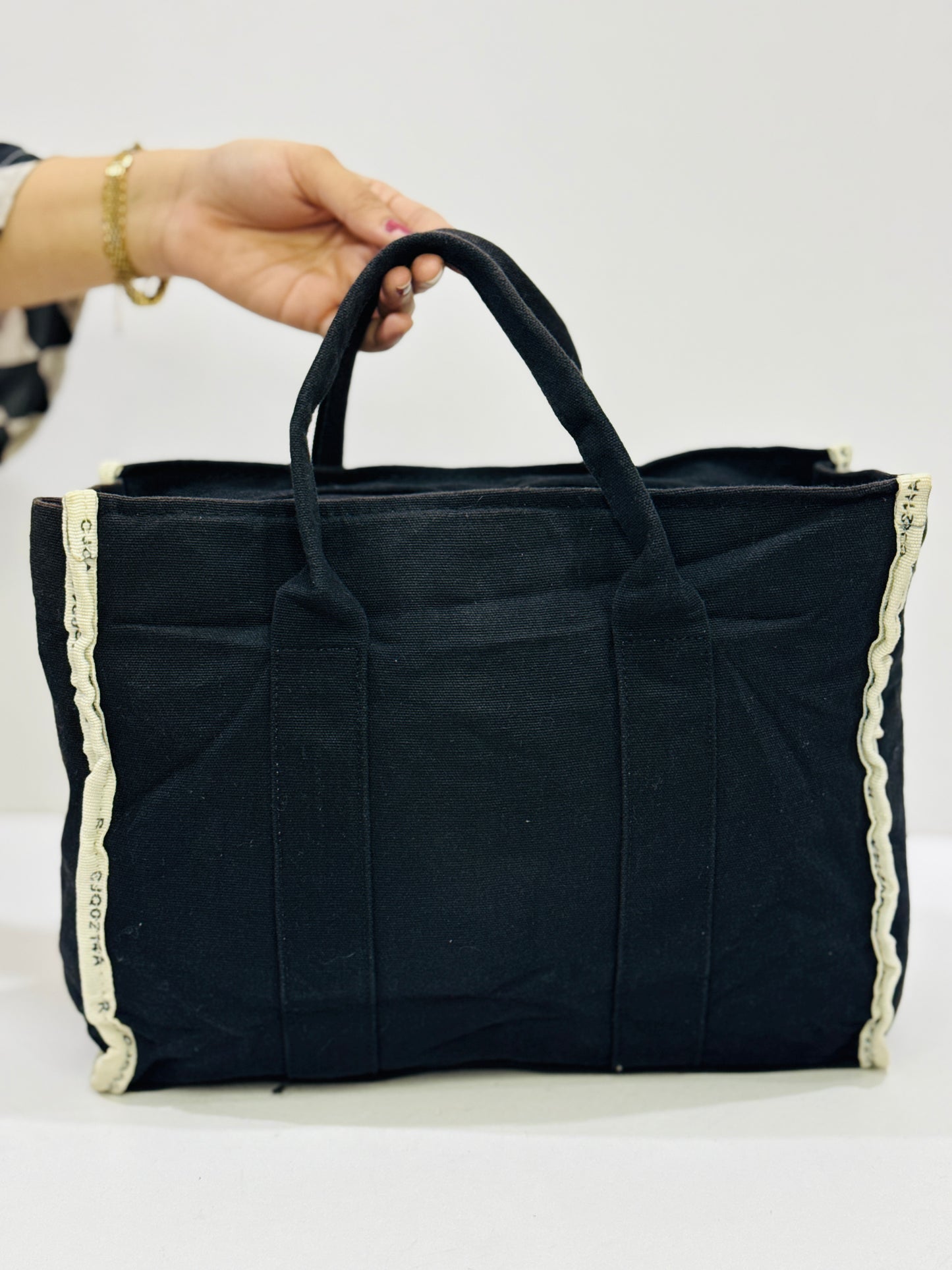 THE TOTE BAG