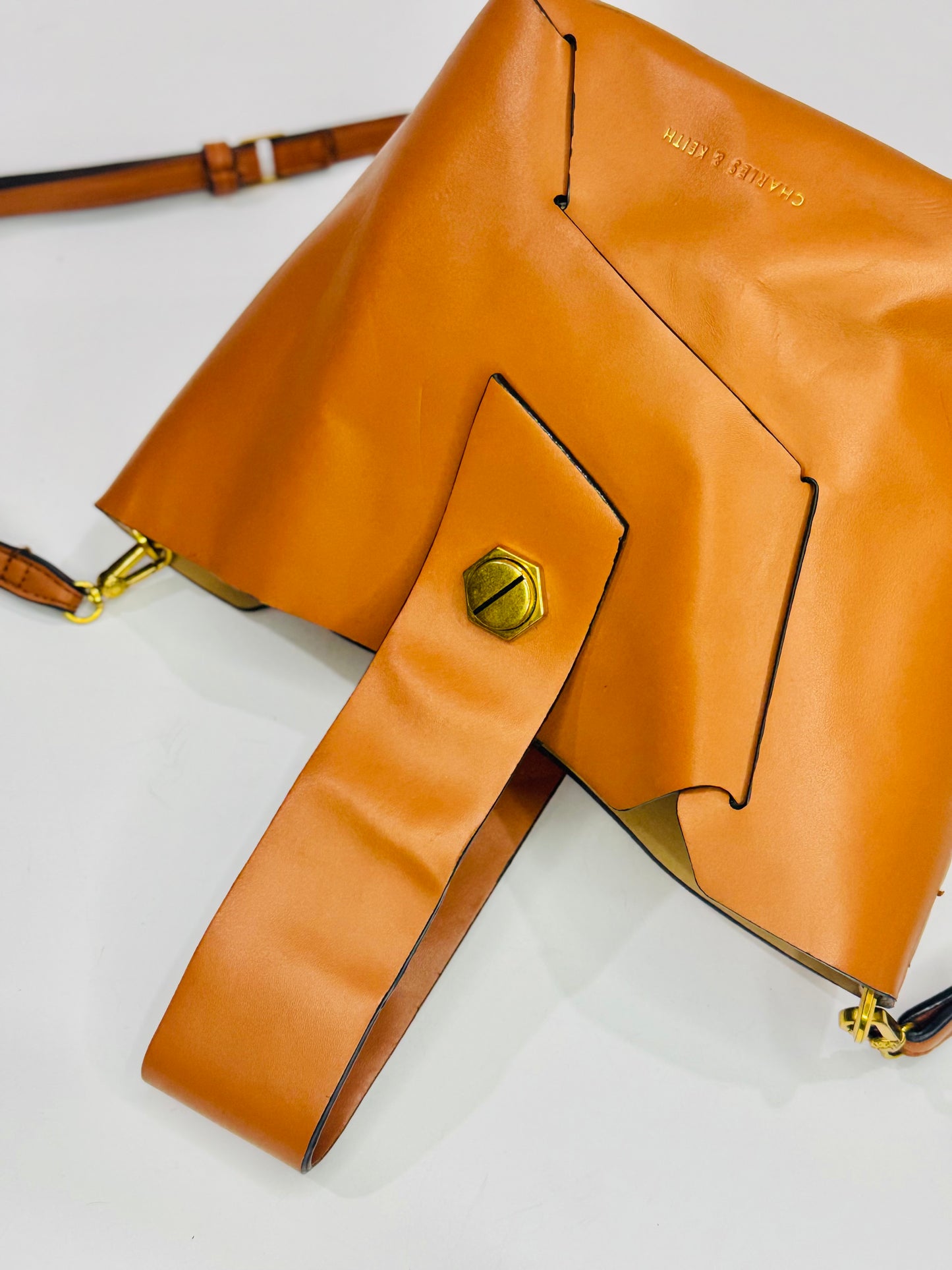 CHARLES & KEITH