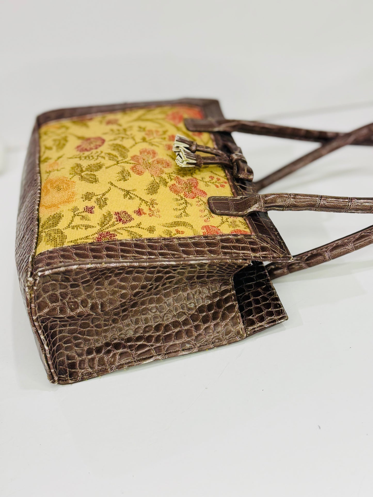 LIZ CLAIBORNE