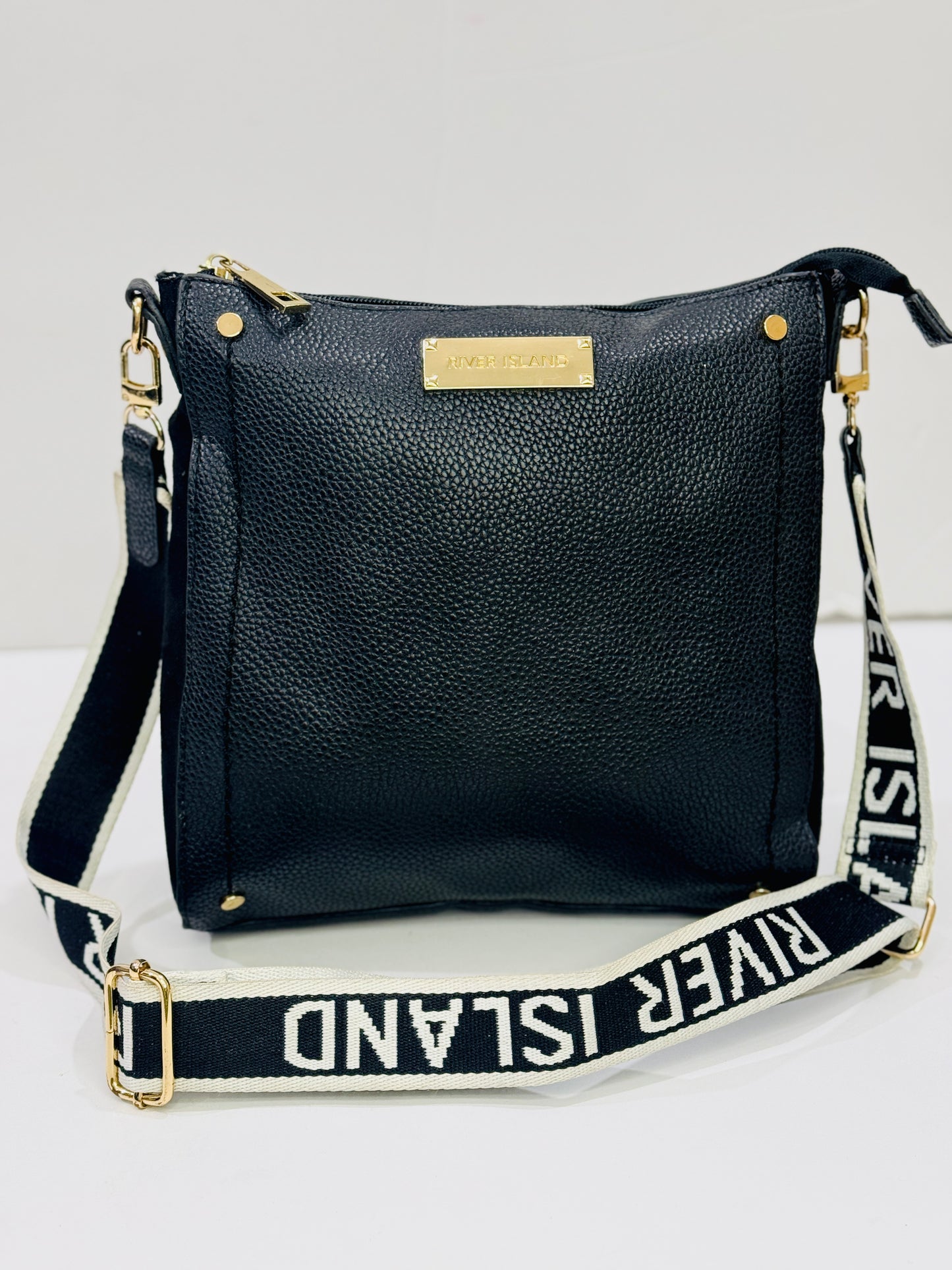 RIVER ISLAND