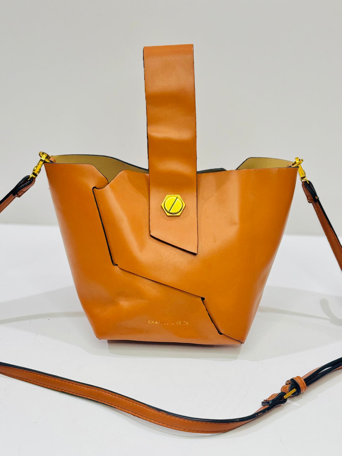 CHARLES & KEITH