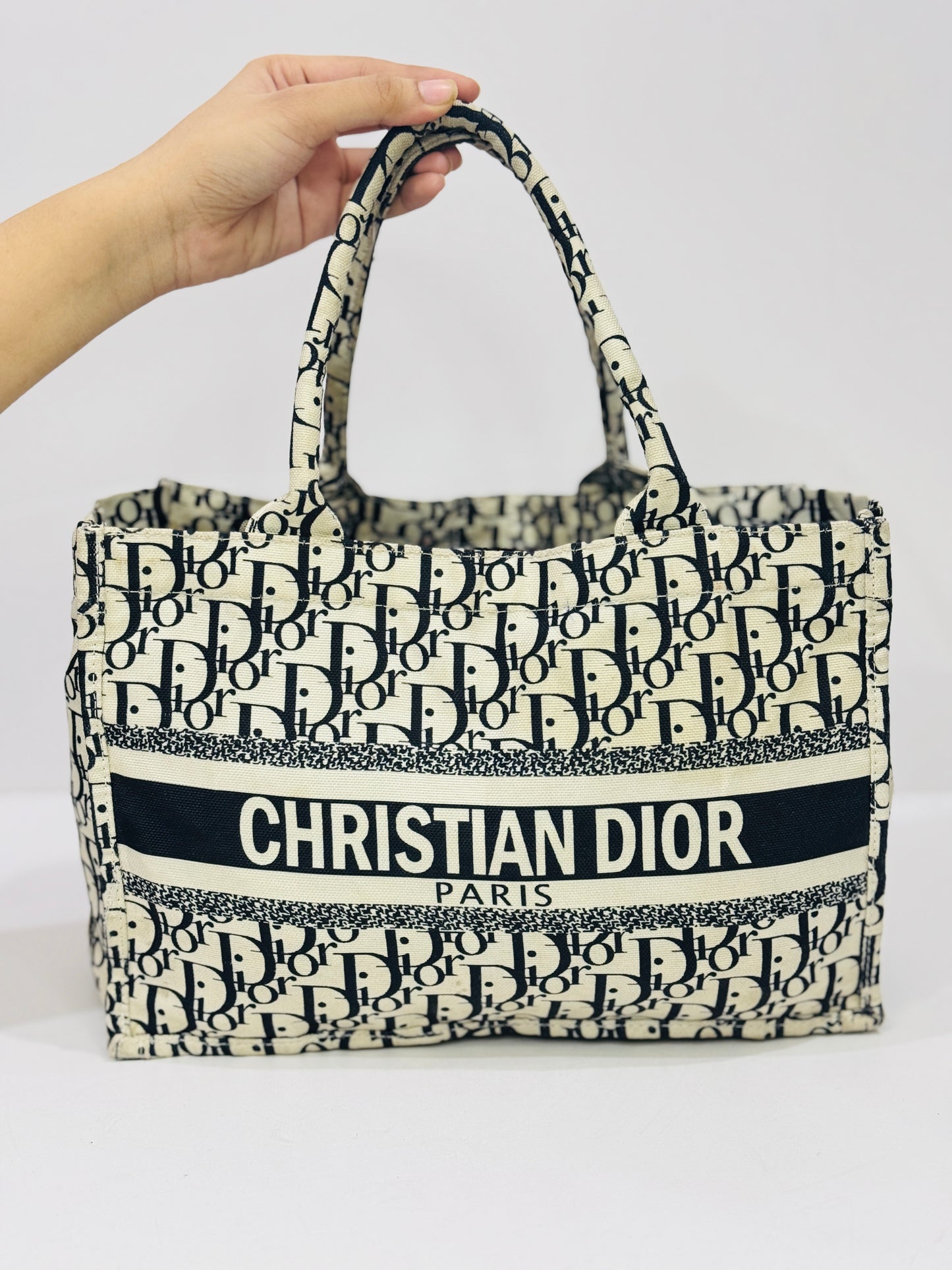 DIOR