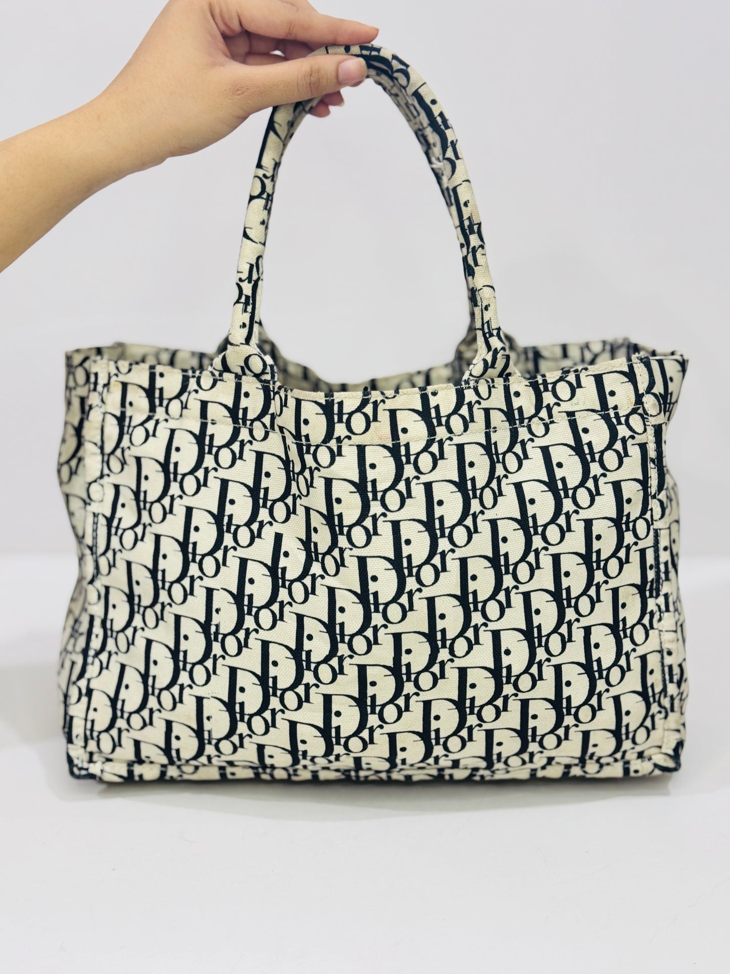 DIOR