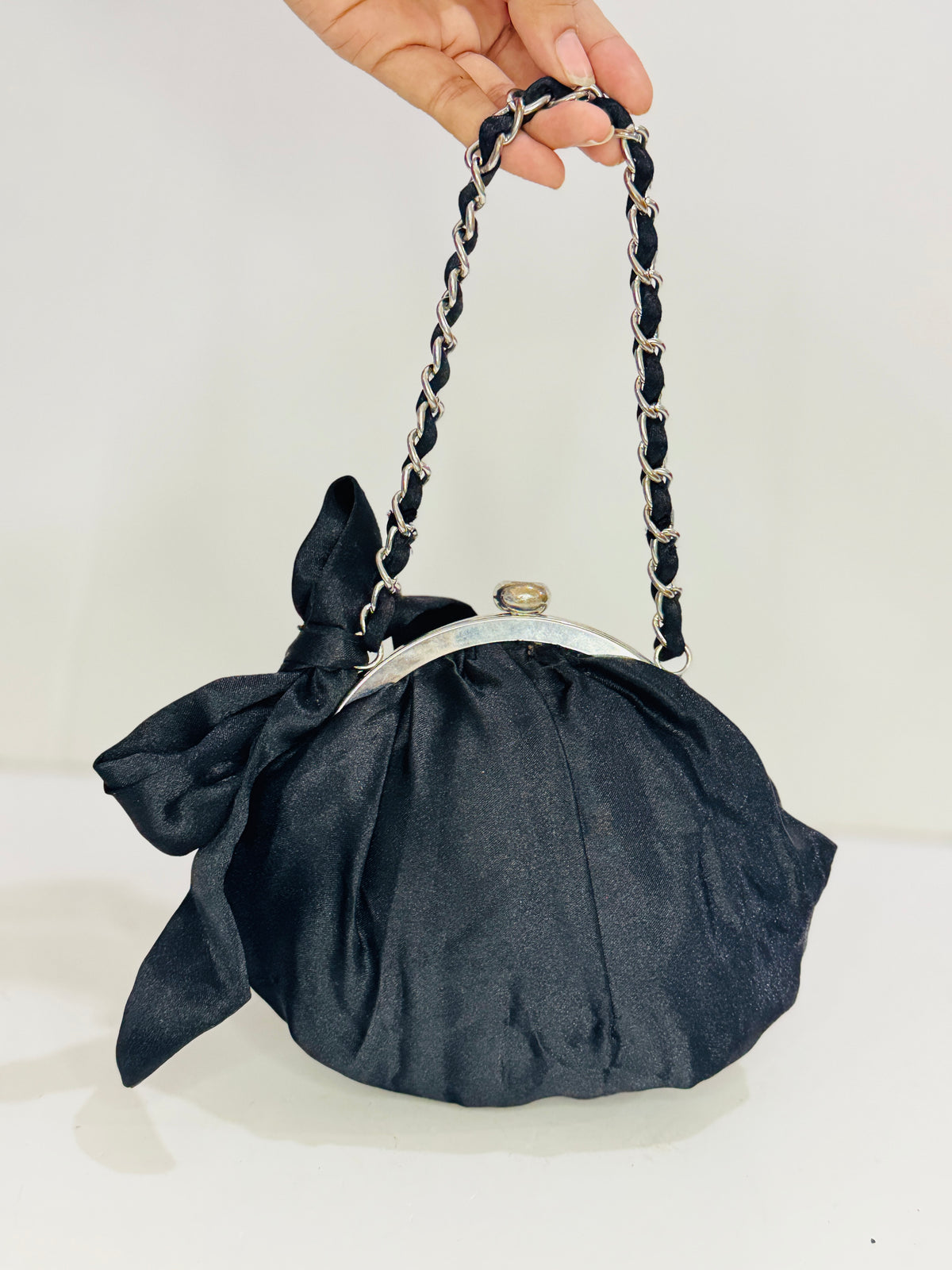 BOW SILK | CLUTCH