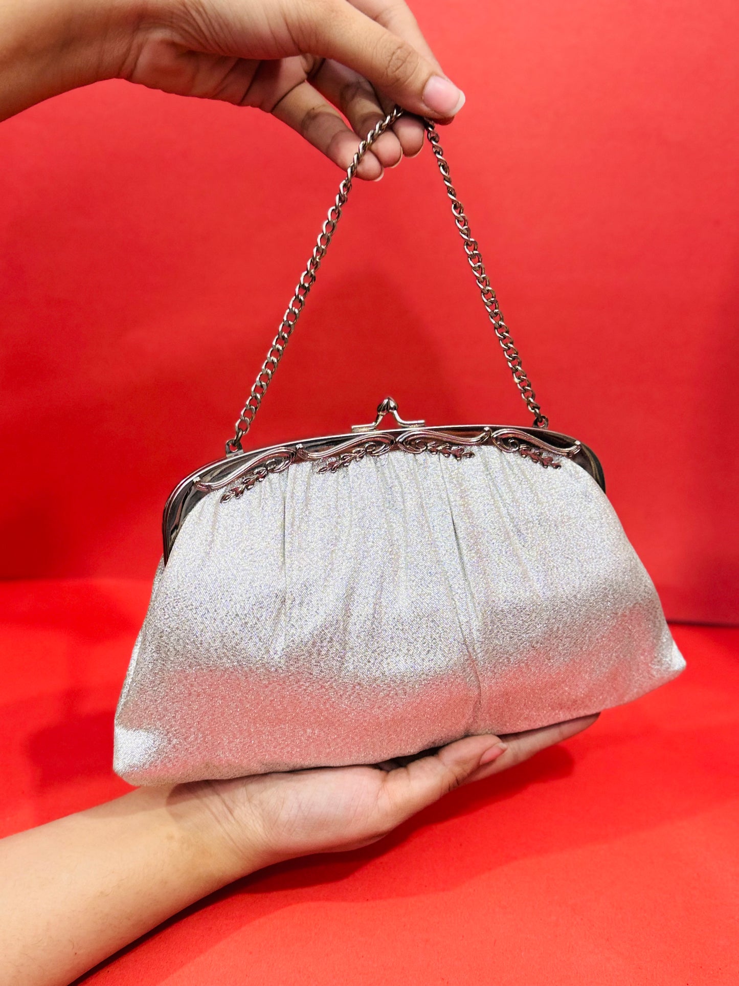 Fancy |Silver Chain Clutch