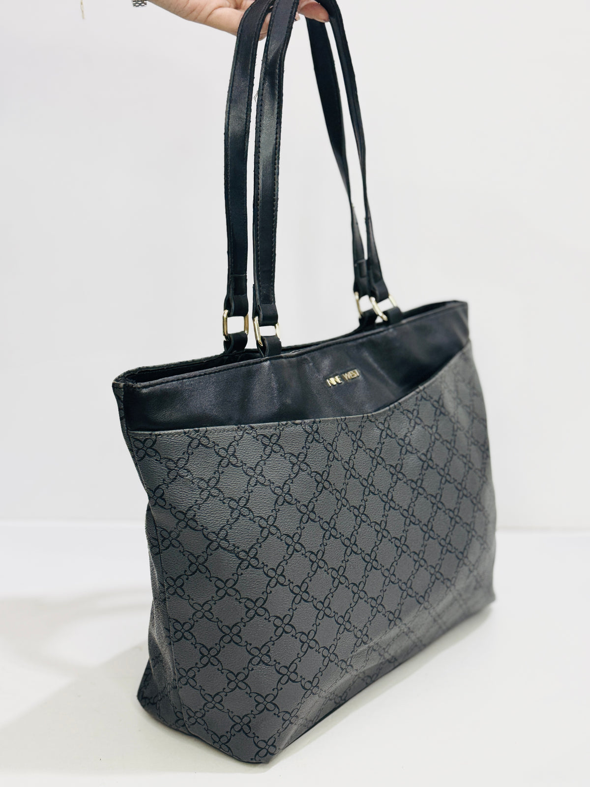 NINE WEST