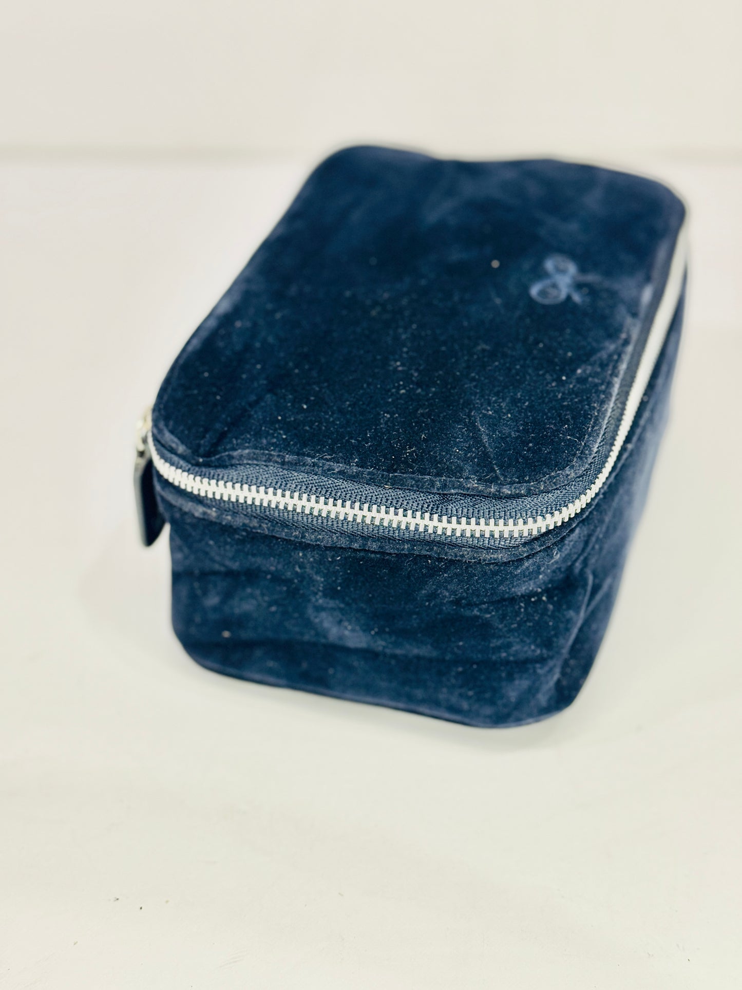 A H | Organiser