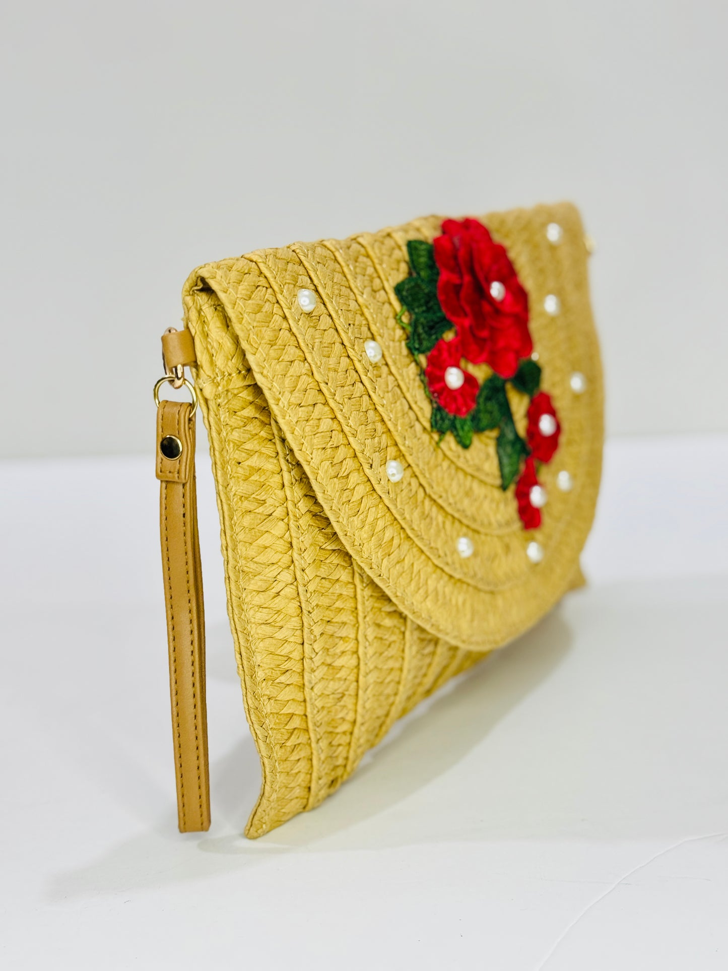STRAW | CLUTCH