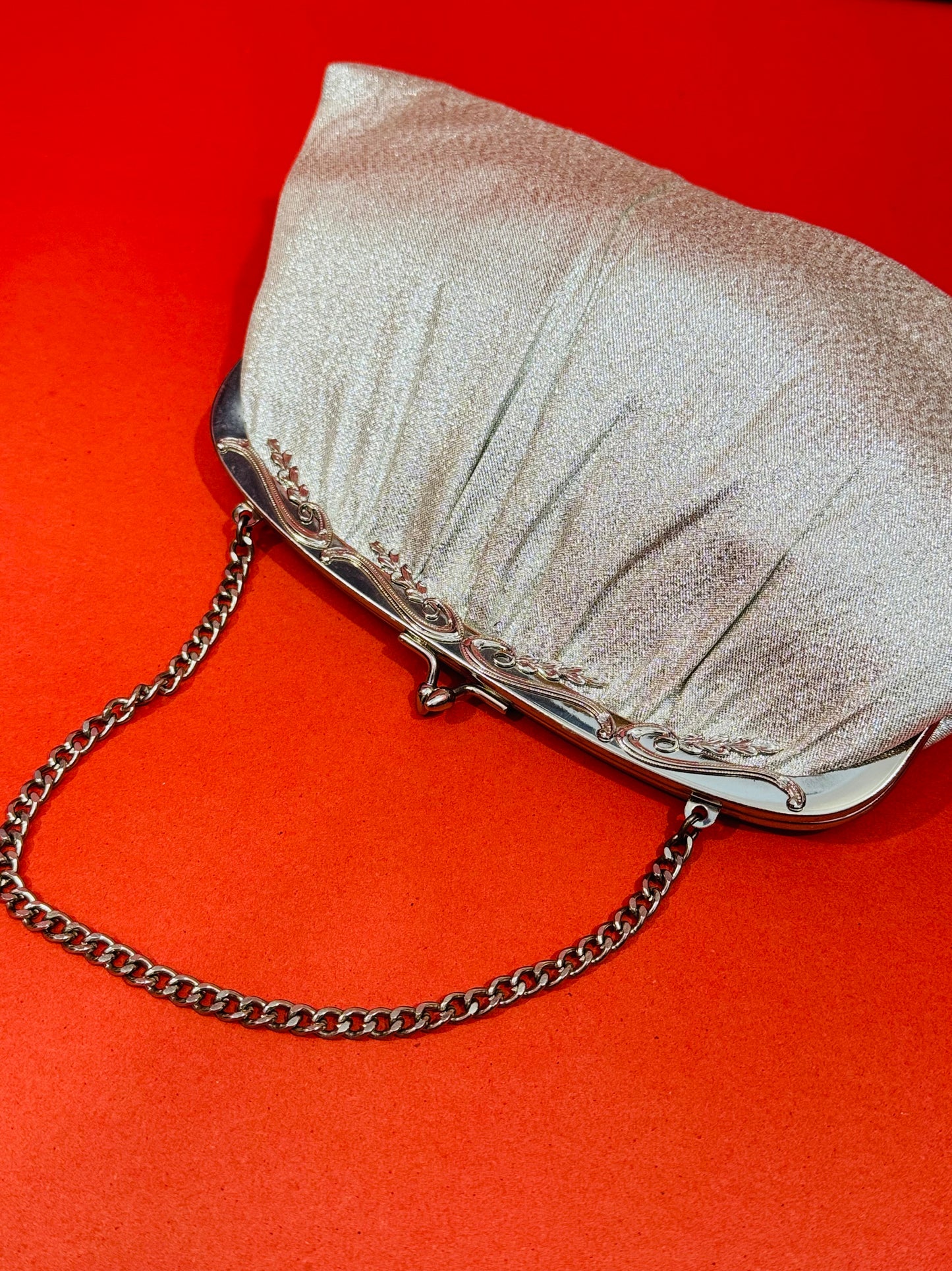 Fancy |Silver Chain Clutch