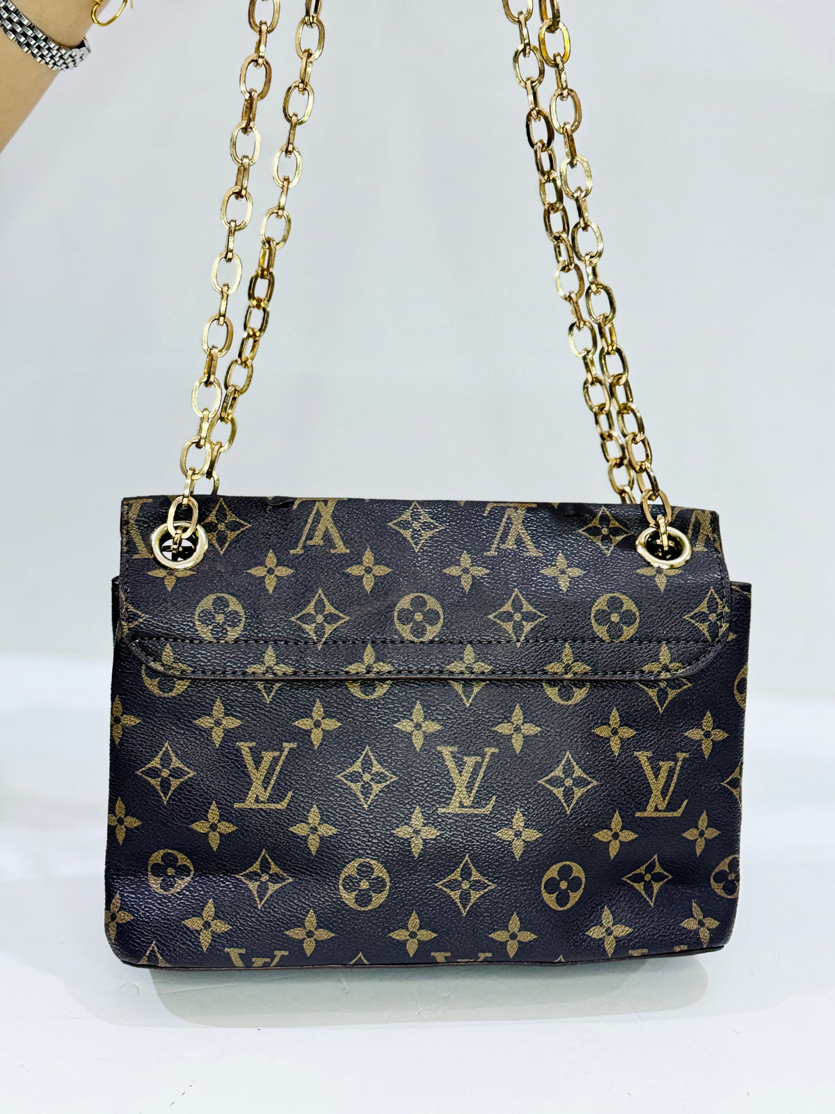 LV