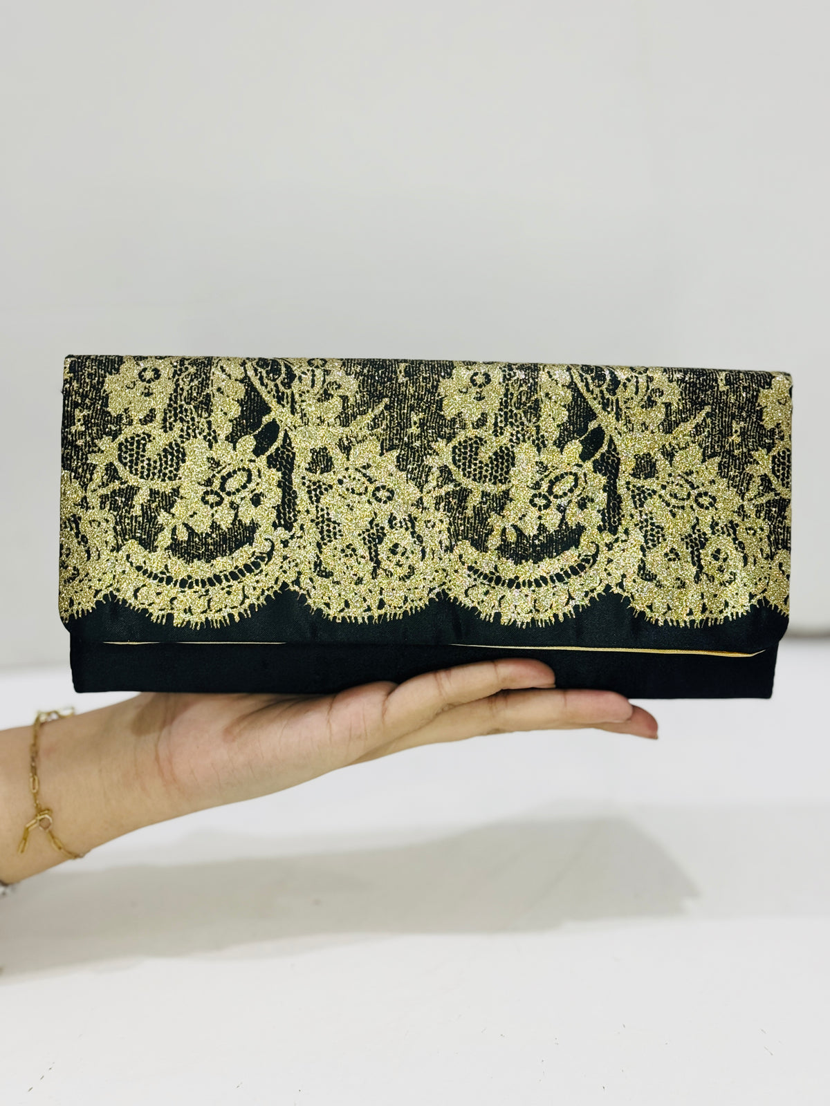 AVON GOLD | CLUTCH