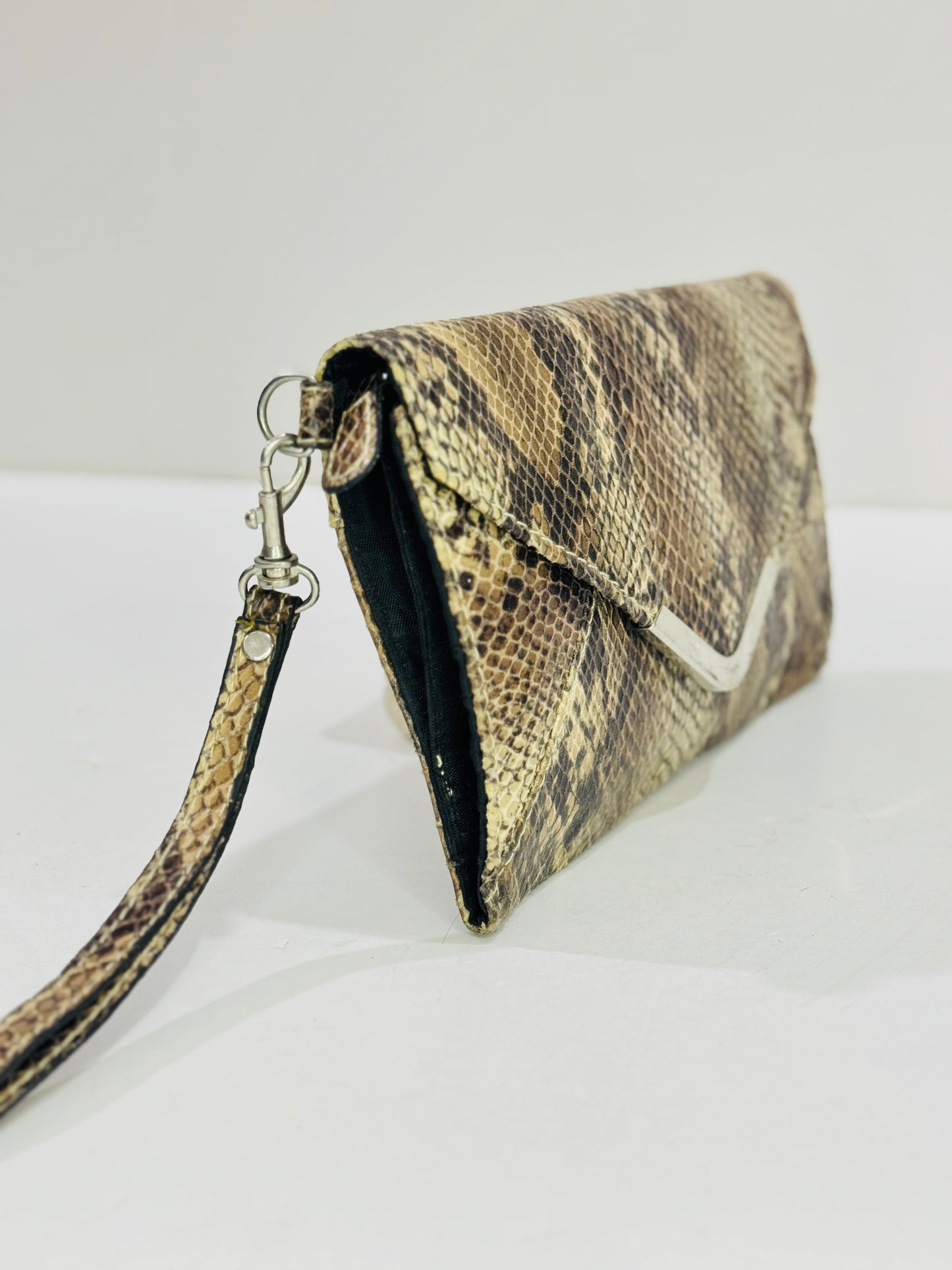 Snake Clutch