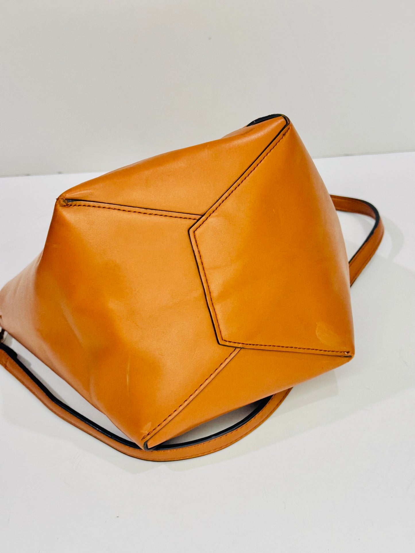 CHARLES & KEITH