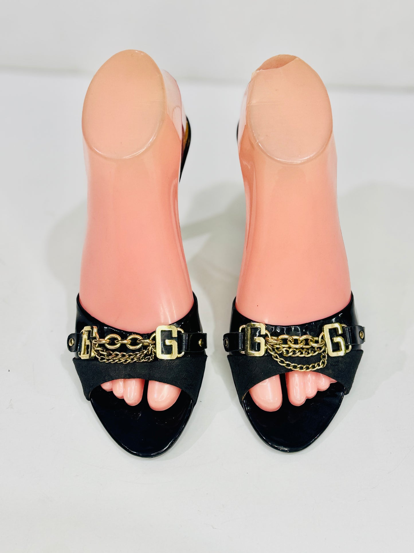 GUESS | 38