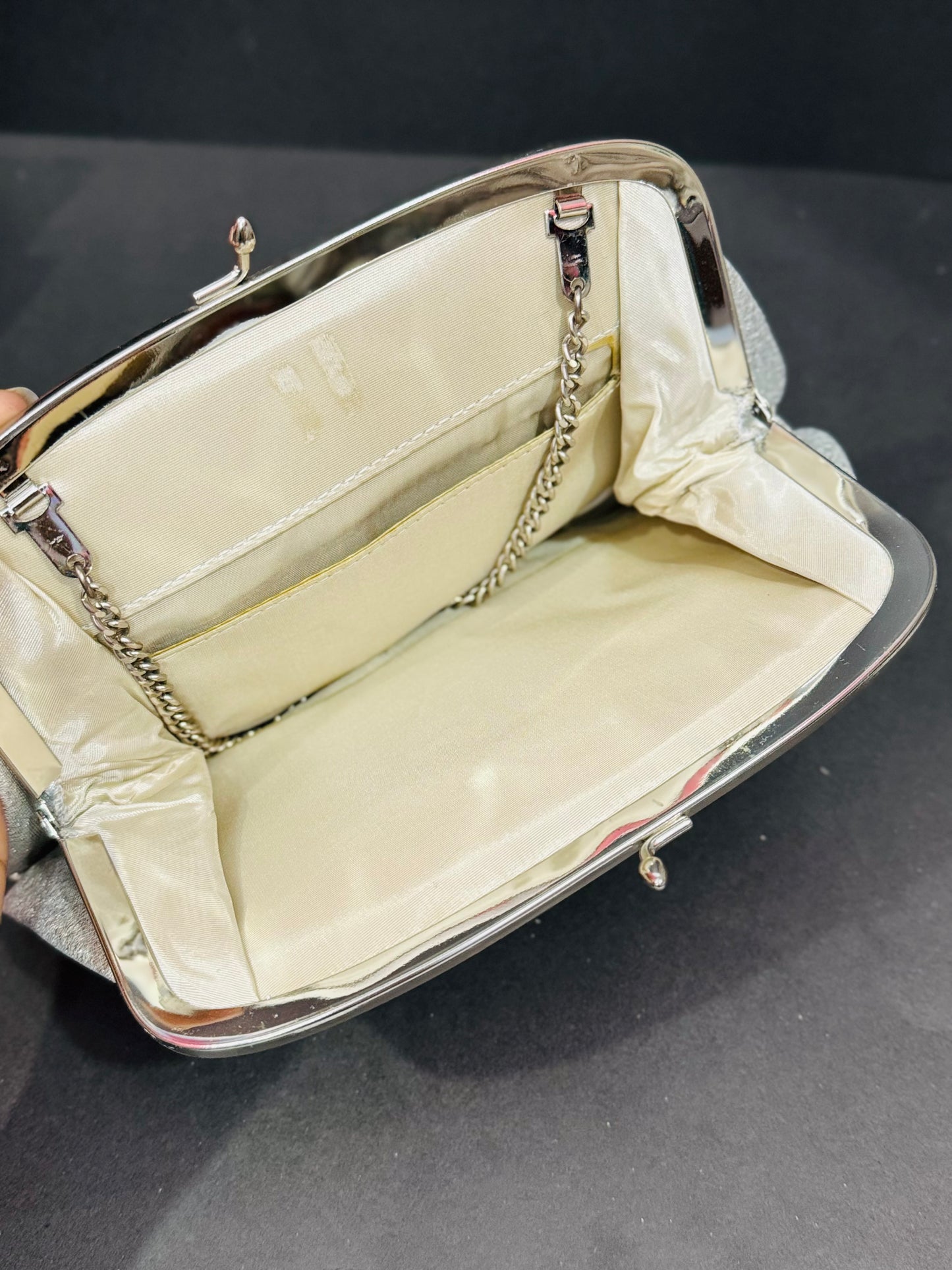 Fancy |Silver Chain Clutch