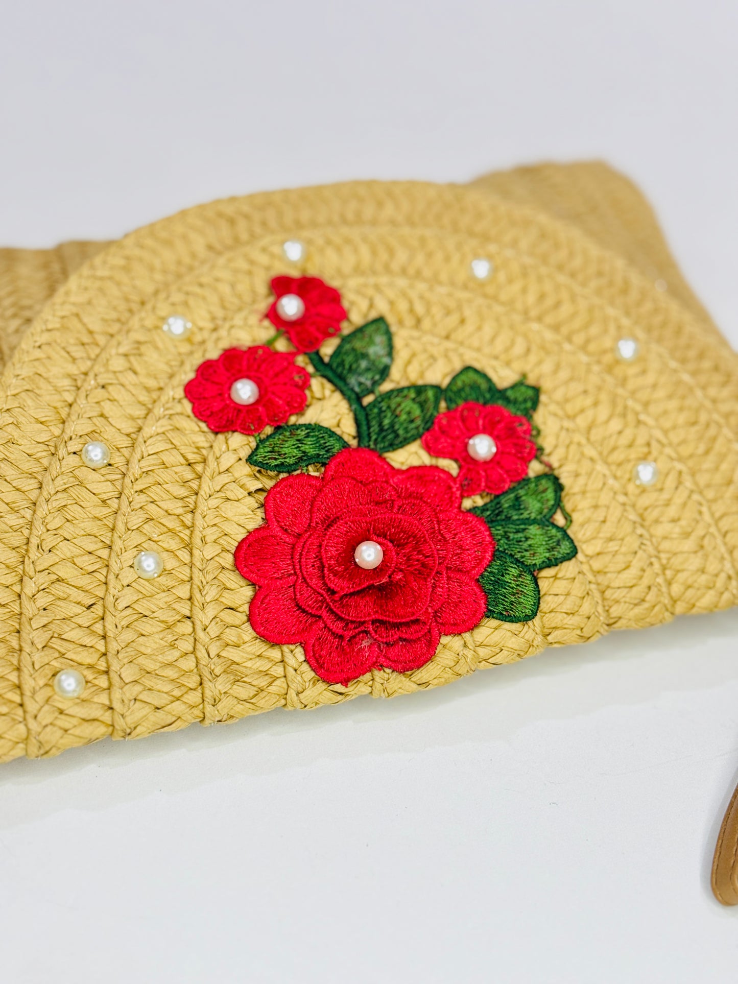 STRAW | CLUTCH