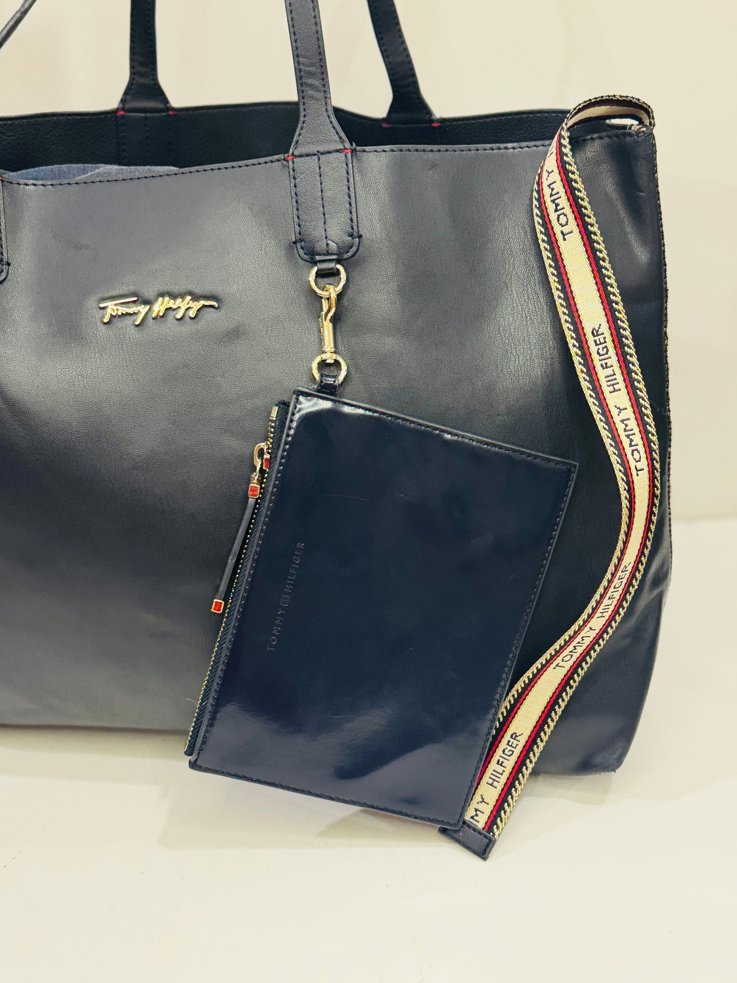 TOMMY HILFIGER